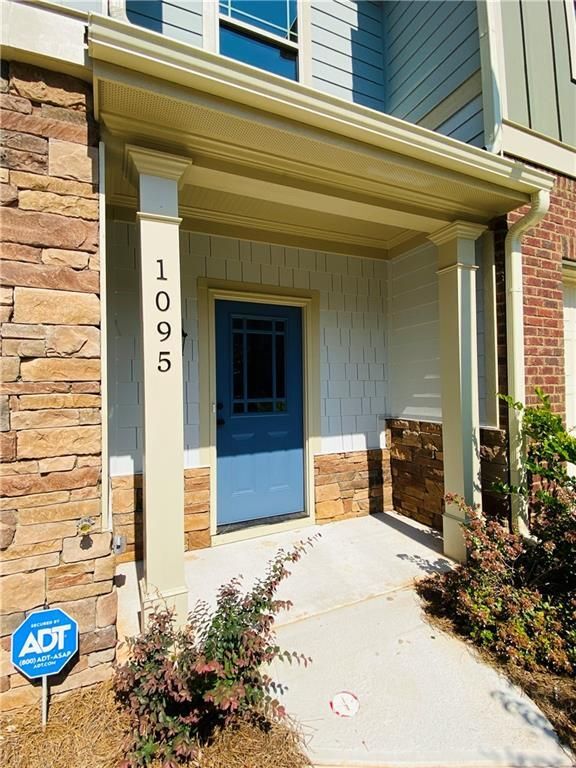 Photo - 1095 N Village Dr