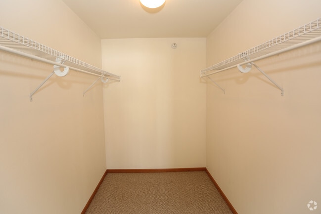 "B" Walk-in Closet