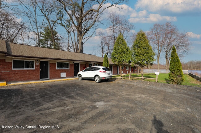 Photo - 669 Broadway