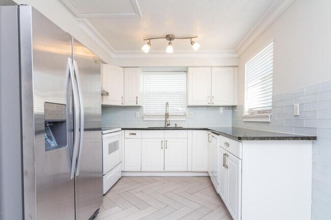 Photo - WONDEFUL BEACHSIDE POOL HOME - POOL CARE & LAWN CARE INCLUDED