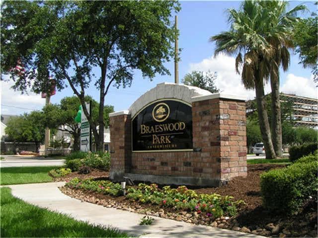 Building Photo - 2255 Braeswood Park Dr Unit 135