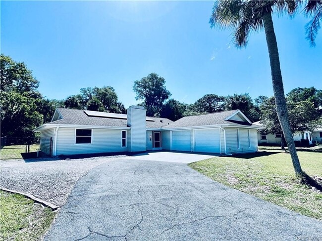 Building Photo - 801 N Country Club Dr