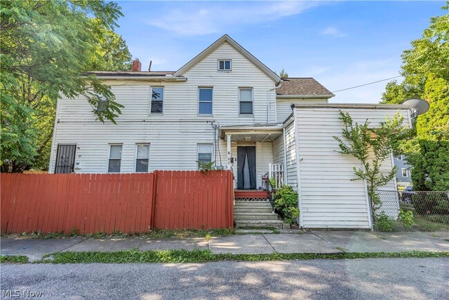 Building Photo - 3721 W 33rd St Unit 2/UP