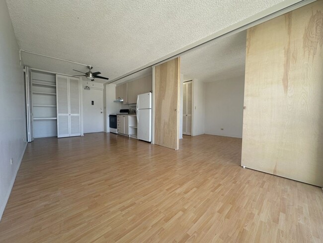 Photo - Kapiolani Manor - 1/1/1 Electricity Included! Unidad 1801