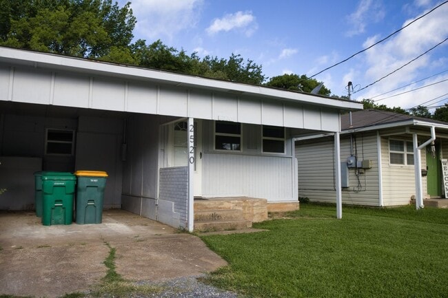 Photo - 2520 Hickory St