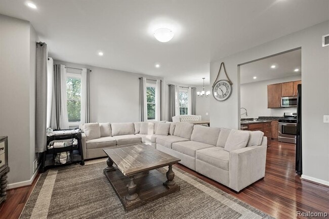 Photo - 2136 Brock St