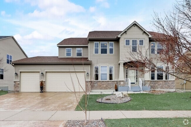 Building Photo - Grand 5 bed 4.5 bath Maple Grove Home w/ 3...