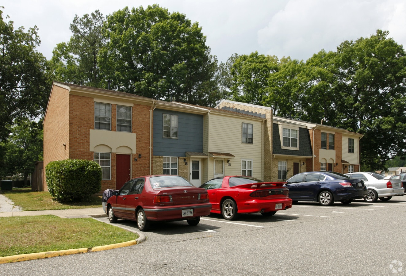 Pear Tree Park Townhouses - Pear Tree Park Townhouses