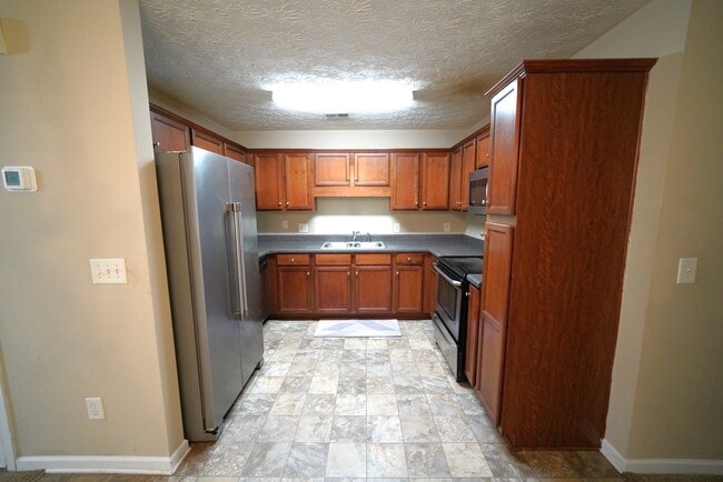 Photo - 221 Alton Cir