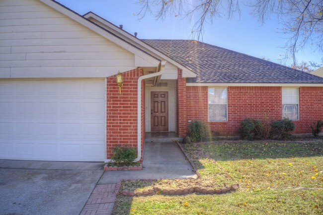 Photo - 5700 SE 87th St