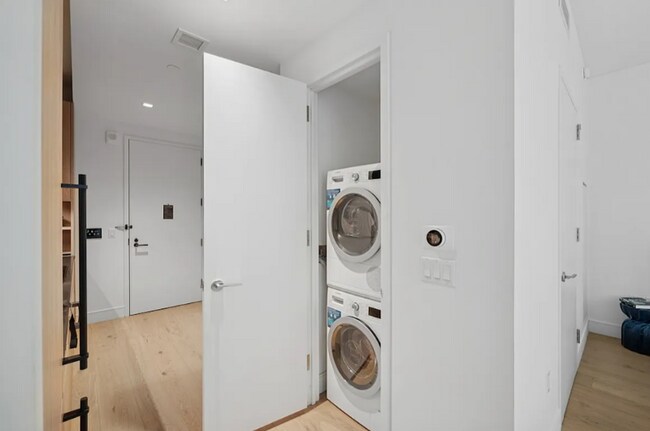 Photo - W. 43rd St , 9th Ave Unidad 2