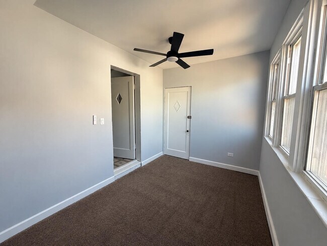 2814 W Fletcher St Unit 2F