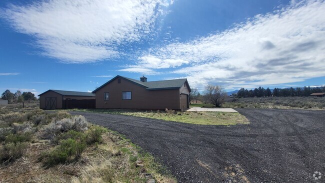 Building Photo - 3 Bed 2 Bath Single level - Horse Property... Rental