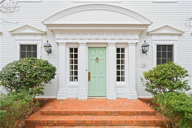 Photo - 430 W Wesley Rd NW