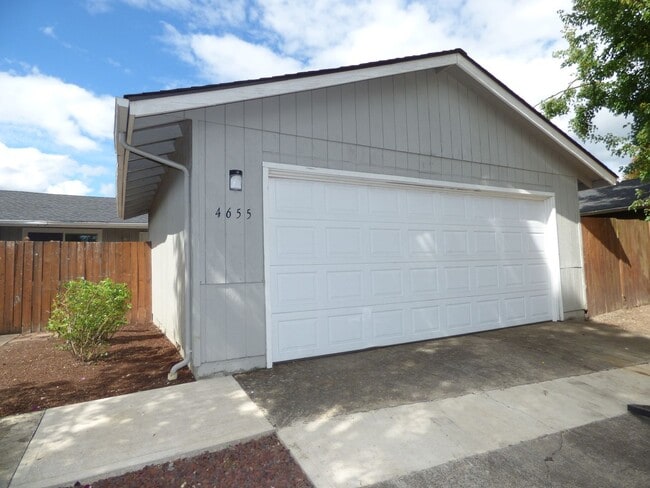 Building Photo - 2 bed 1 bath Home in Southeast Salem