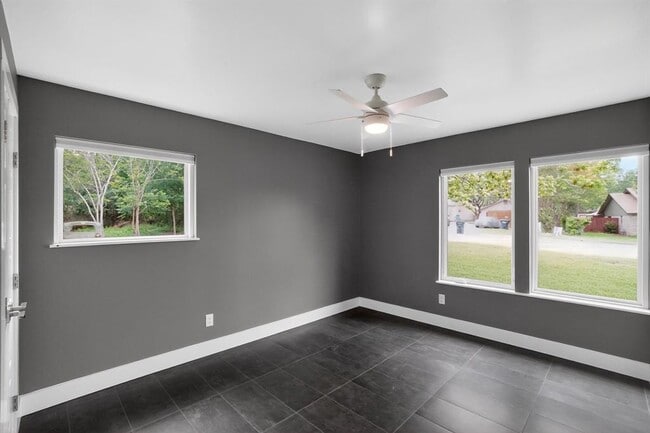 Photo - 513 Meadowbrook Dr