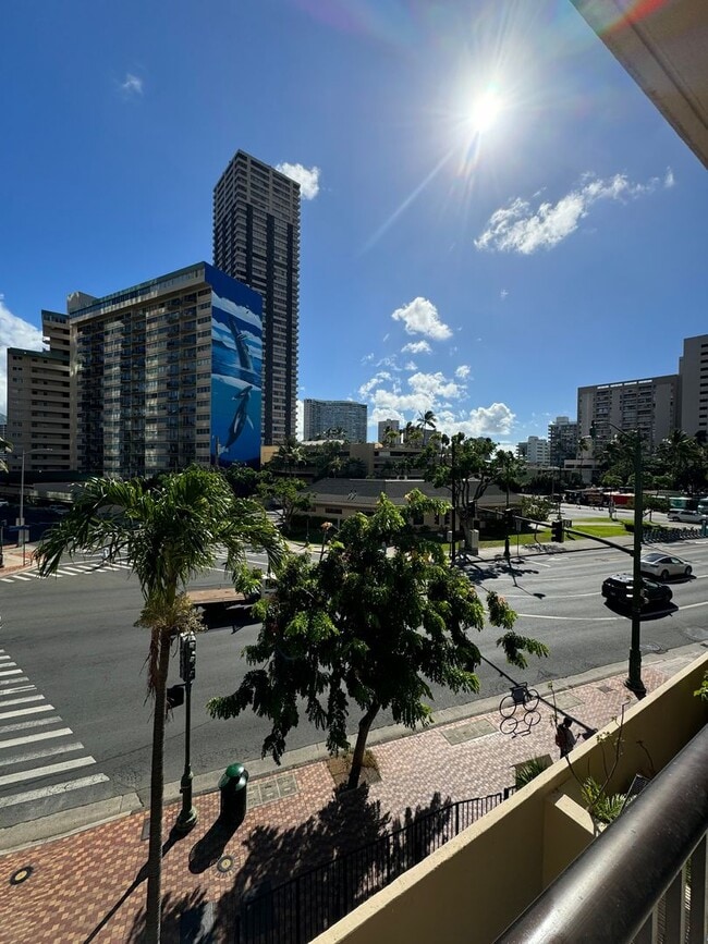 1 bed, 1 bath at the Kalakauan In Waikiki - 1 bed, 1 bath at the Kalakauan In Waikiki