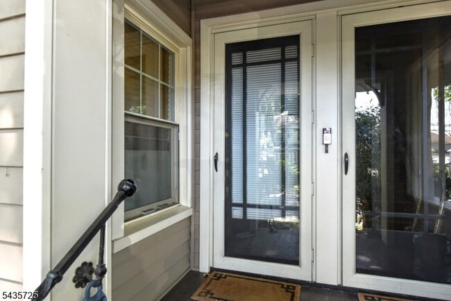 Photo - 220 Feronia Wy
