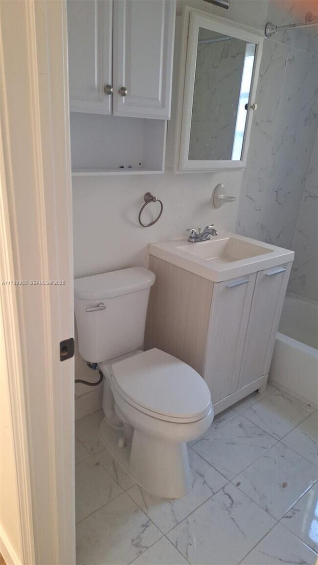 Photo - 541 SW 7th St Unidad 4