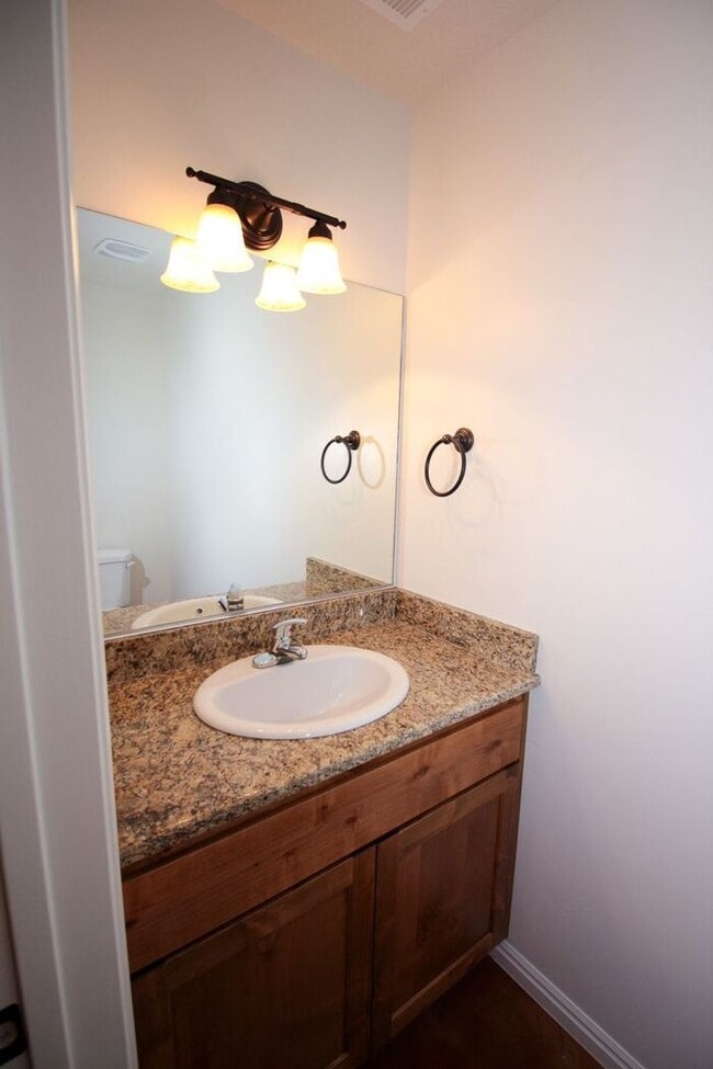 Photo - 3 bed, 2.5 bath town house *Internet Included