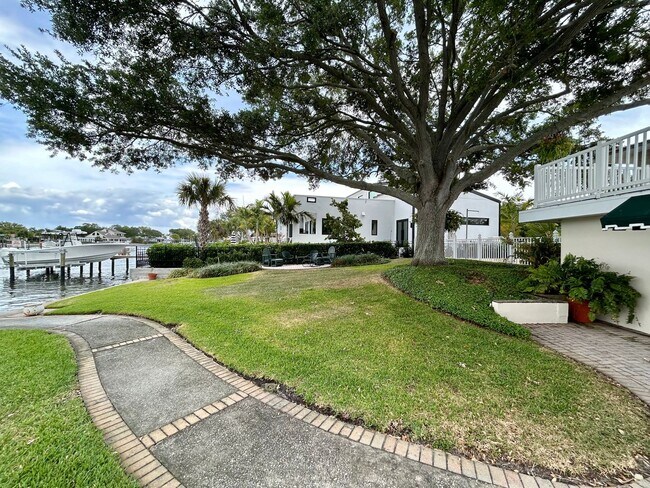 Photo - Classic waterfront Snell Isle Estates 3 Be...