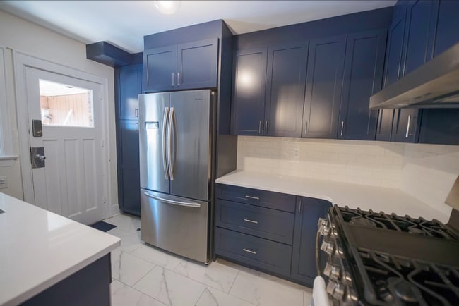 Photo - 858 Bronson Ave