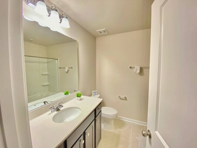 Photo - 1230 University Ct