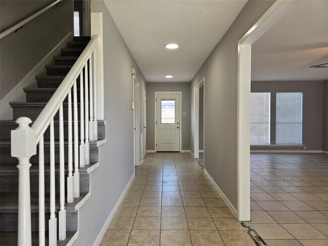 10806 Zircon Ct