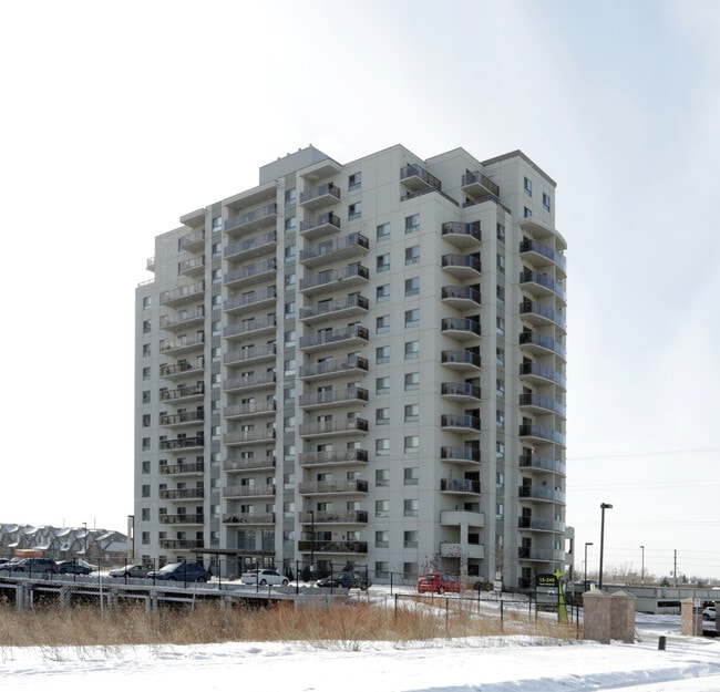 Building Photo - 15 & 245 Lena Crescent