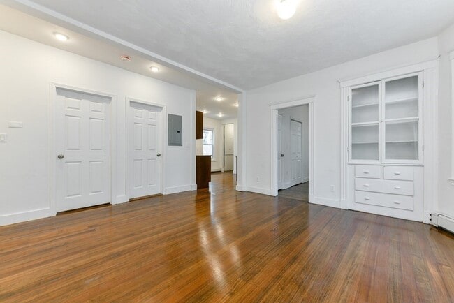 Building Photo - 45 Beech Glen St Unit 2