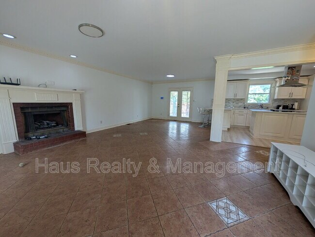 2164 New England Pl