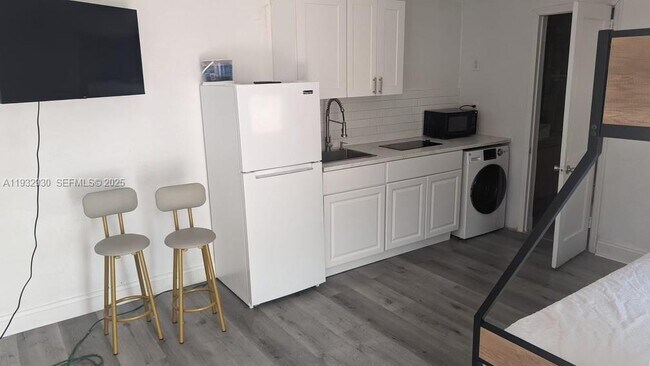 Photo - 2822 Pine Tree Dr Unidad 1B