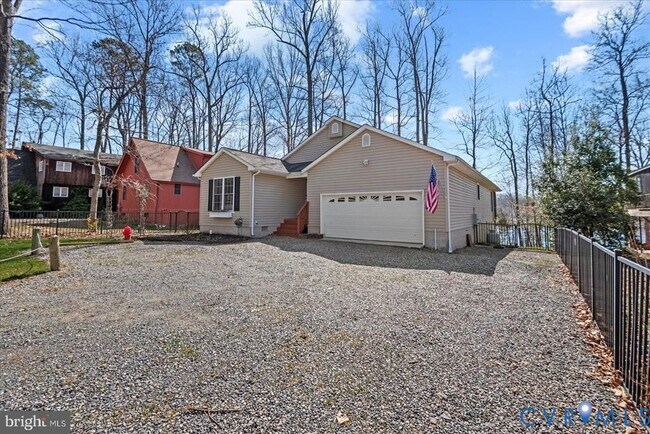 Photo - 686 Lake Caroline Dr