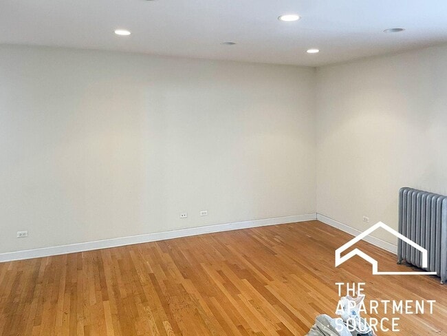 Photo - 3916 N Pine Grove Ave Unidad 2