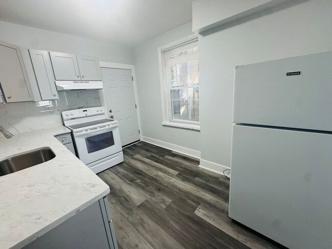 Photo - Remodeled 3bd/1 House with Rear yard!! SEC...