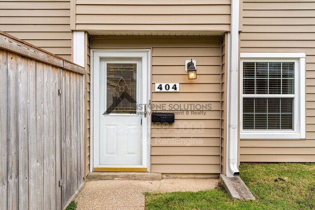 Photo - 404 Granville Rd