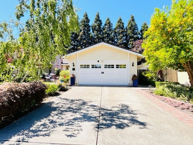 Gorgeous 3Bd/2BA + Den/Office or 4th Bedro... - Gorgeous 3Bd/2BA + Den/Office or 4th Bedro... House