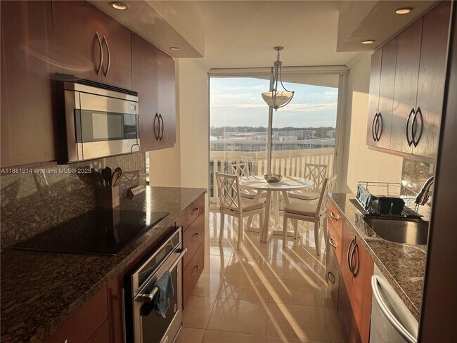 Photo - 1000 E Island Blvd Unit 811