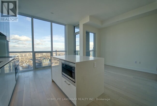 Photo - 1 Yorkville Ave Unit 5509