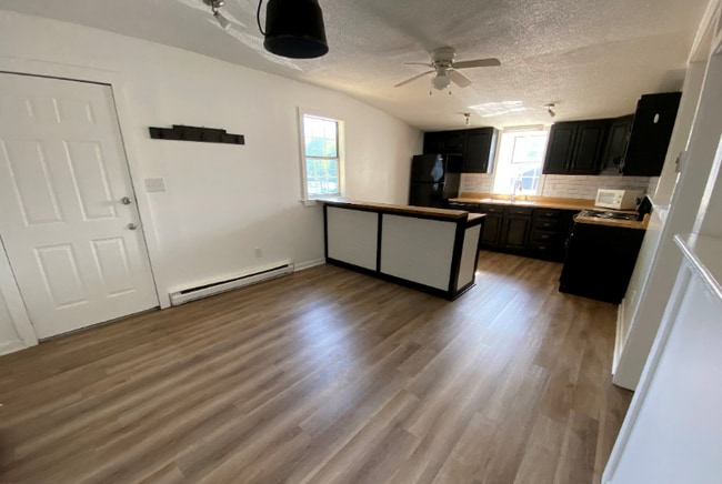 Photo - 610 N Eisenhower Dr Unit Apt 1