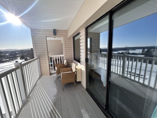 Building Photo - Cedar Lodge-205 Unit 205