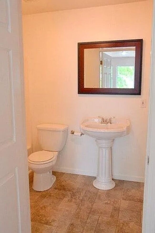 Photo - 411 E Scott St Unit 411 EAST SCOTT APT A