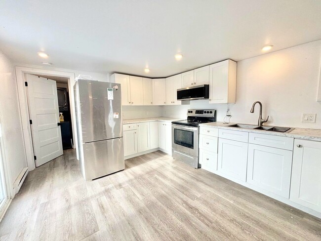 Building Photo - 287 St John St Unit 1