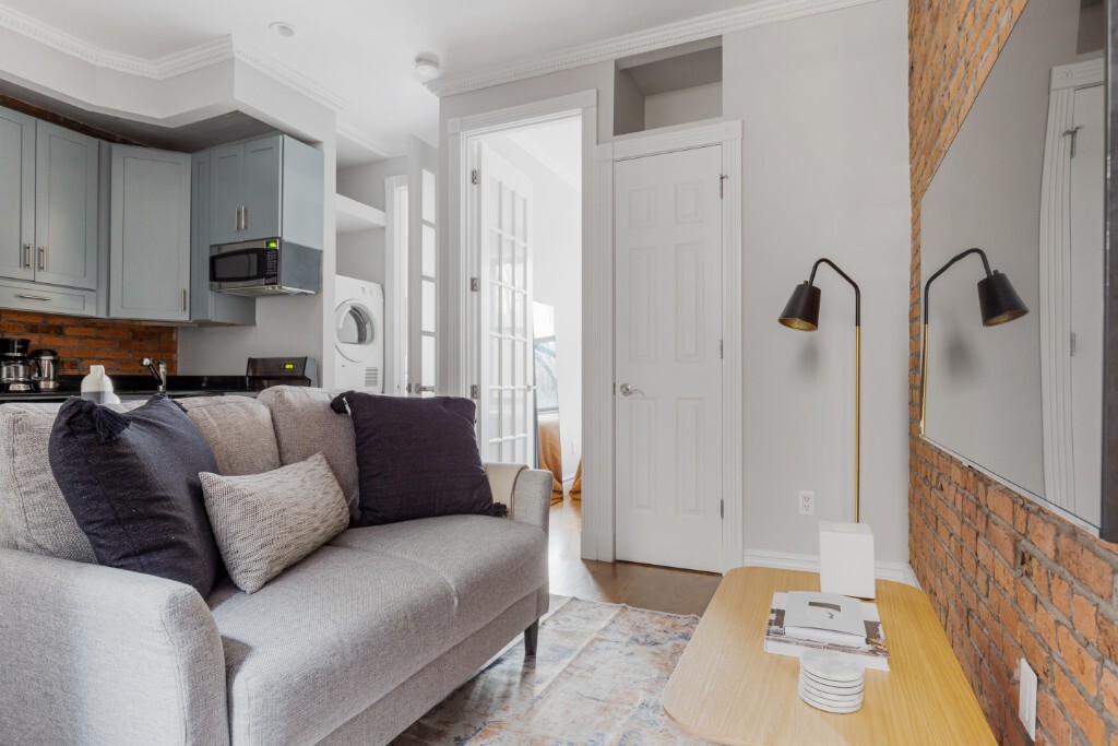 Photo - 330 E 35th St Unidad 21