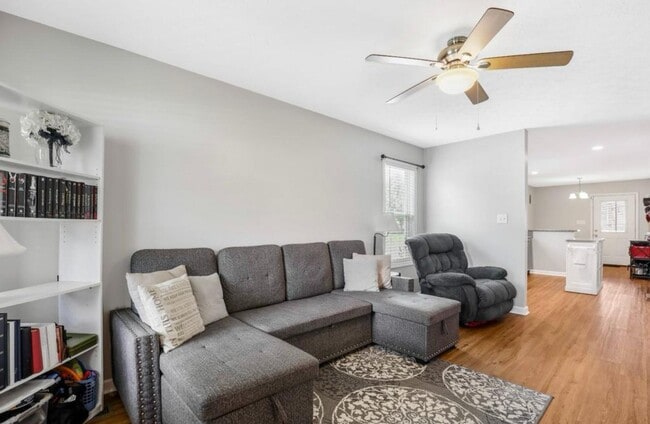 Photo - 397 W McGlothlin St