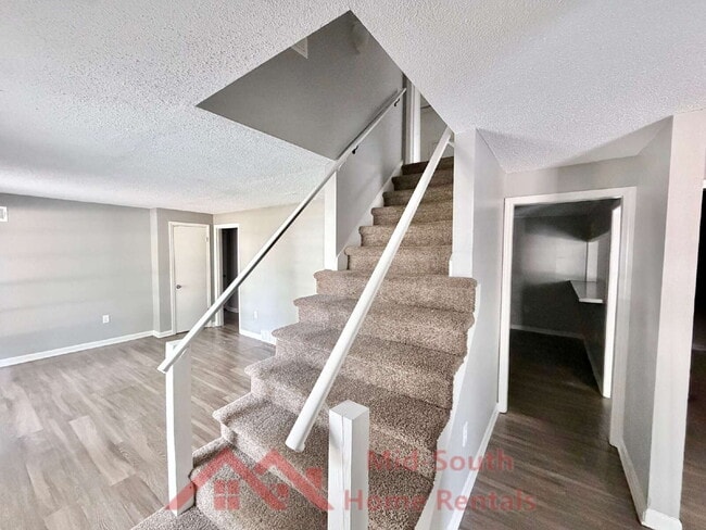 Photo - 1733 Gowan Dr