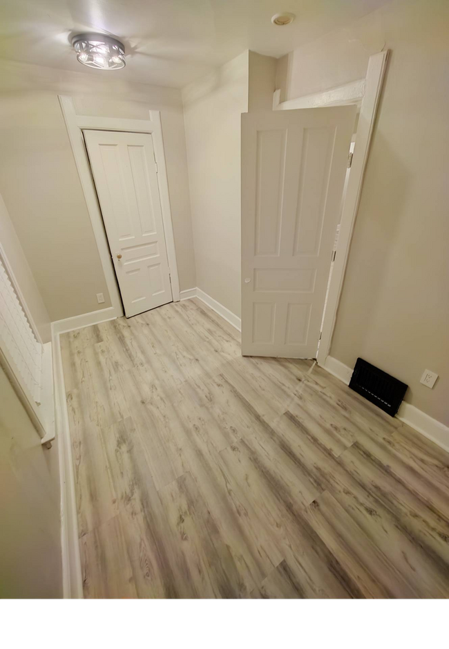 Photo - 2229 N 40th St Unit 2231 N 40th St upper