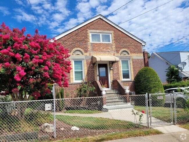 Building Photo - 23 Lenox Ave Rental