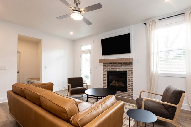 Photo - 409-24th 1/2 24th 1/2 St Unit ID1061292P