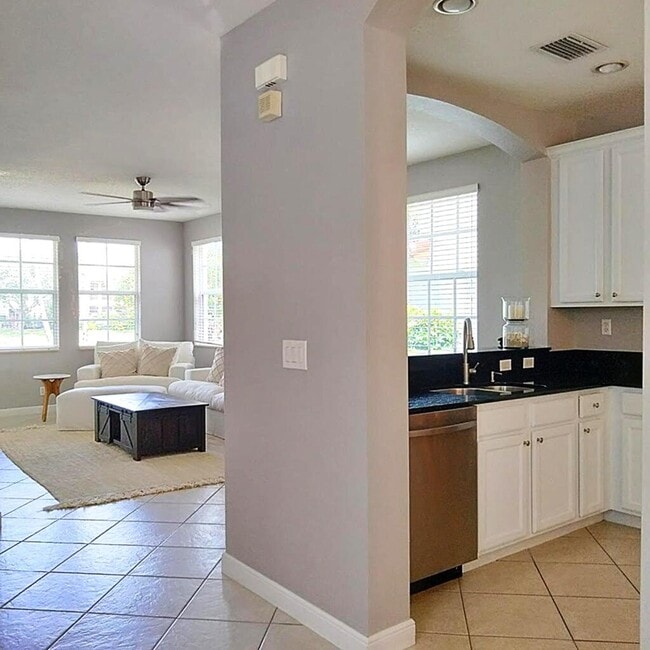 Photo - 647 Castle Dr